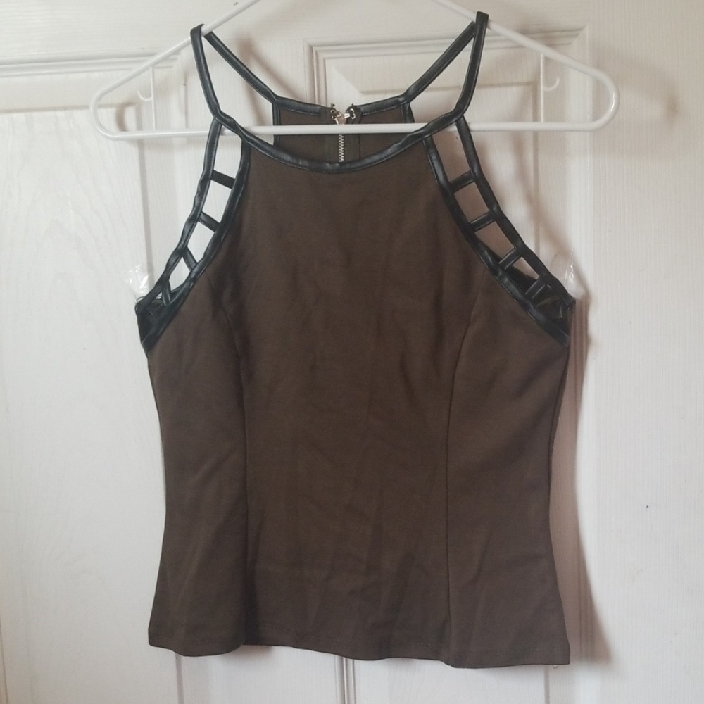 Wildcat strap top